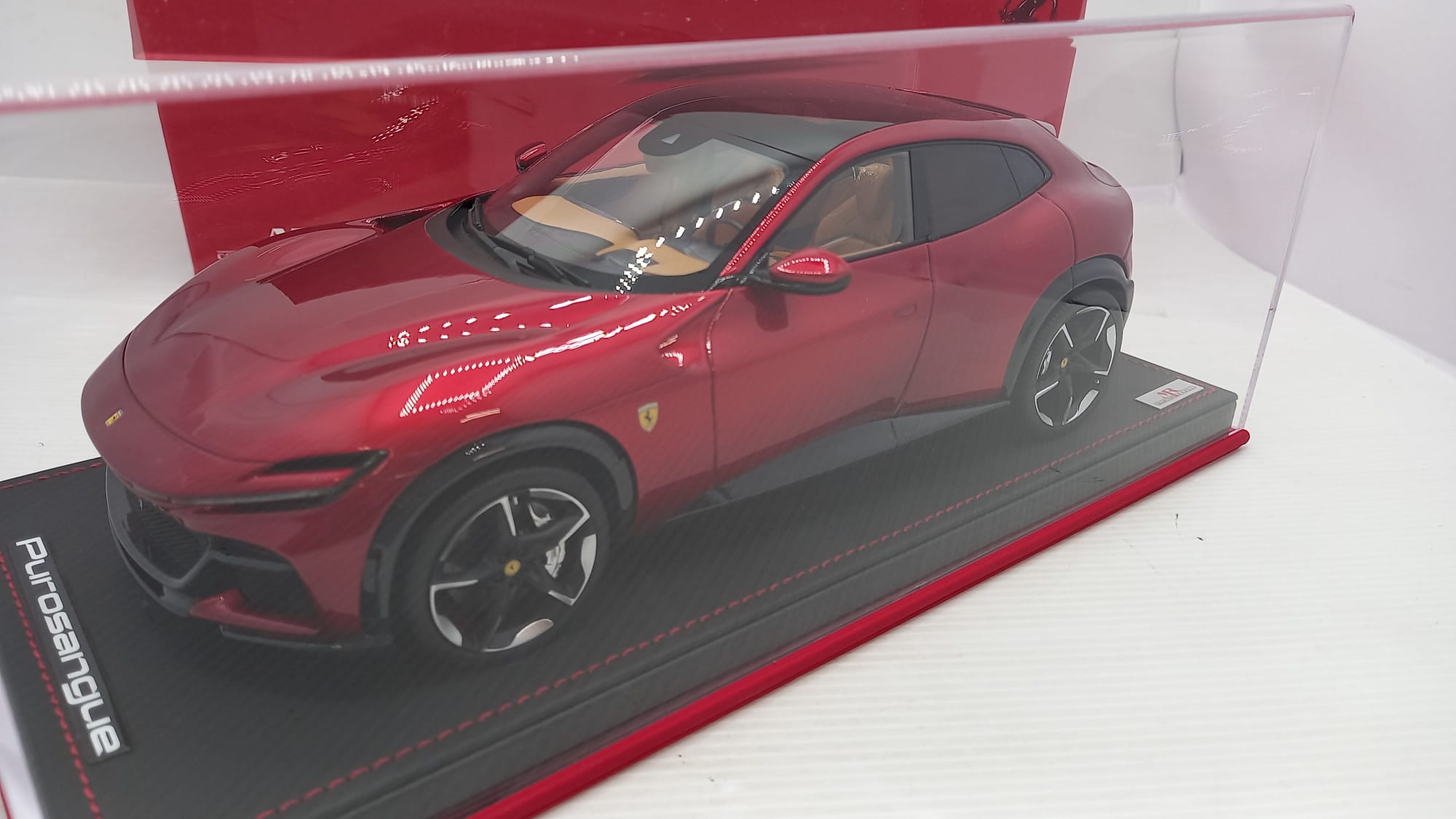 Ferrari Purosangue rosso Portofino 2022 1/18 by MR Collection