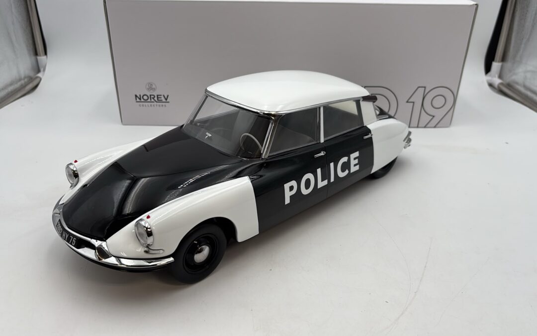 Citroen ID 19 Police Pie 1959 scala 1:12 by Norev