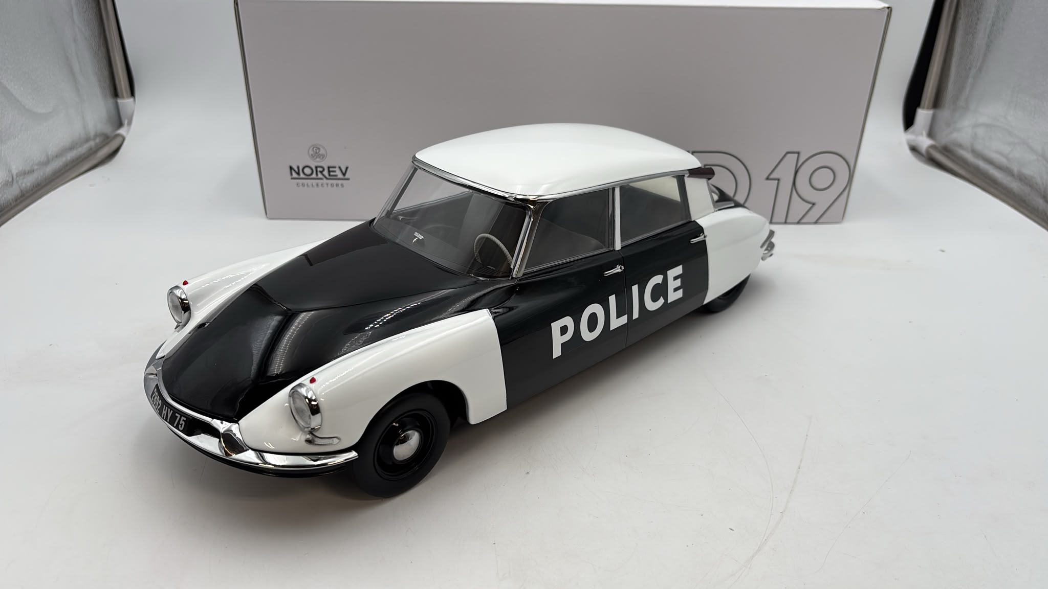 Citroen ID 19 Police Pie 1959 scala 1:12 by Norev