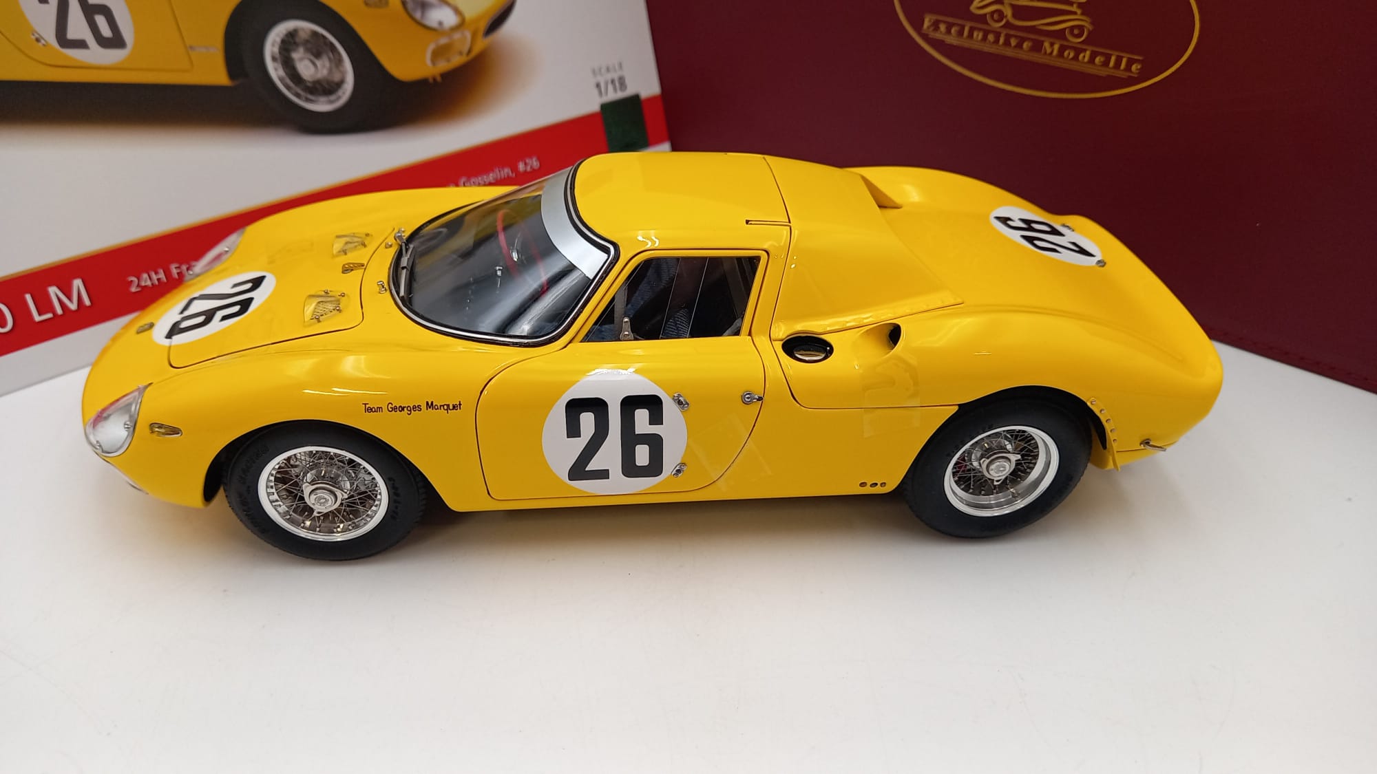 Dettaglio profilo laterale Ferrari 250 LM numero 21 Le Mans 1965 modellino CMC 1:18 Dettaglio profilo laterale Ferrari 250 LM numero 21 Le Mans 1965 modellino CMC 1:18