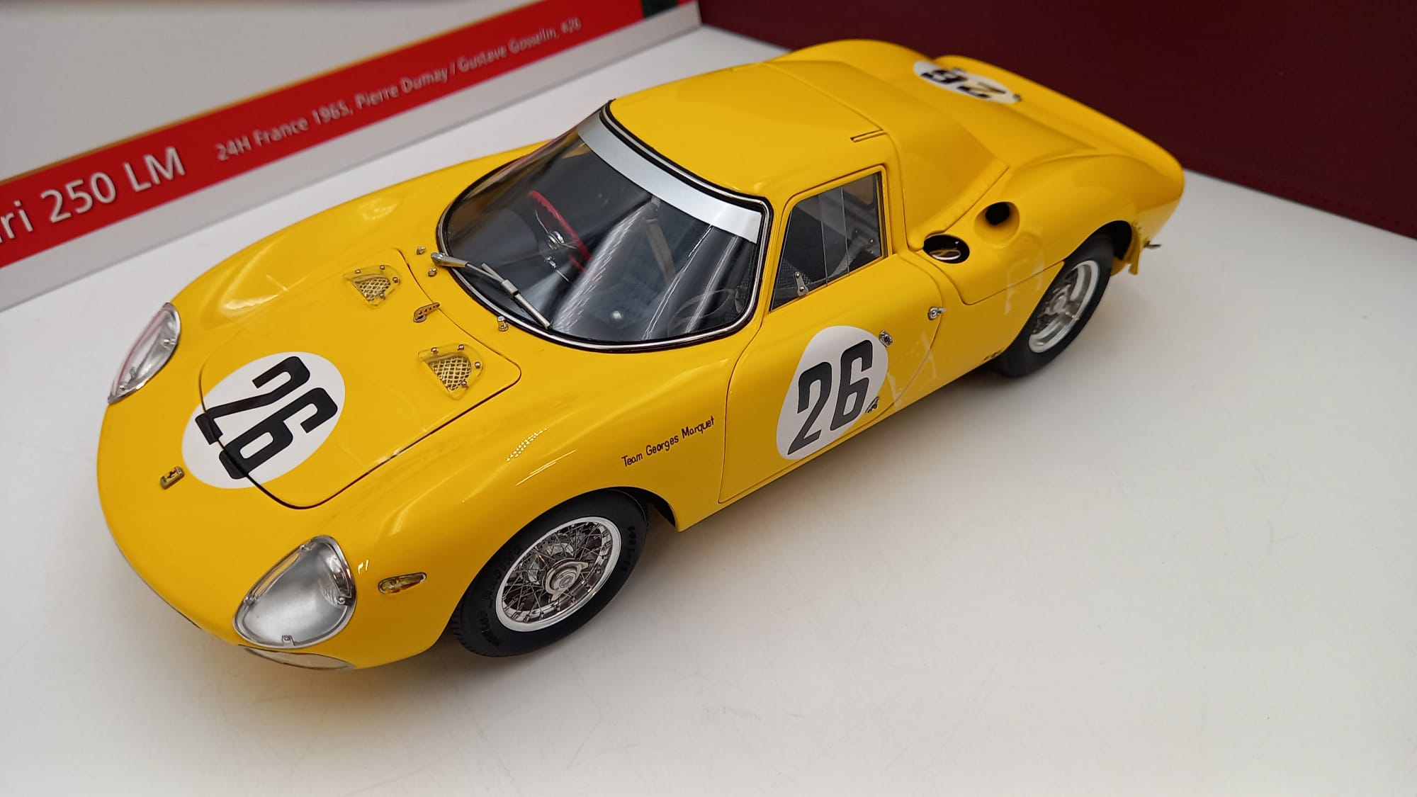 Modellino Ferrari 250 LM numero 21 vincitrice 24 Ore Le Mans 1965 scala 1:18 CMC Modellino Ferrari 250 LM numero 21 vincitrice 24 Ore Le Mans 1965 scala 1:18 CMC